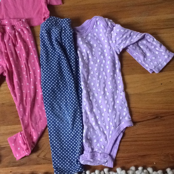 Pajamas and play clothes - Picture 4 of 6